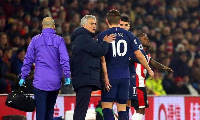  热刺争议判罚负于西汉姆，霍伊别尔怒斥VAR双标  