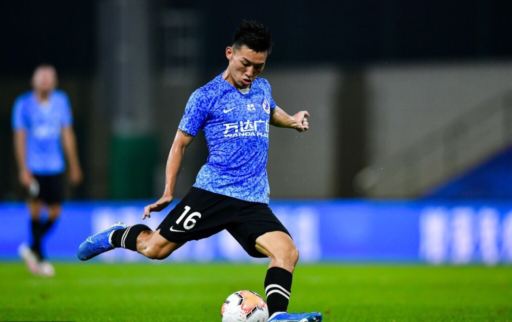  亚特兰大边路传中制胜，翼卫助攻成比赛转折点