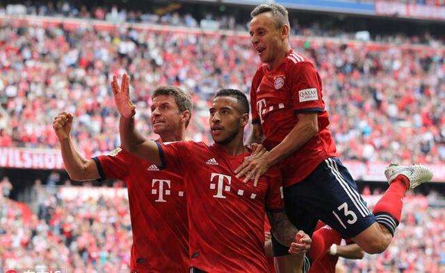  勒沃库森主场球迷助威声浪高，激励球队逆转取胜告捷