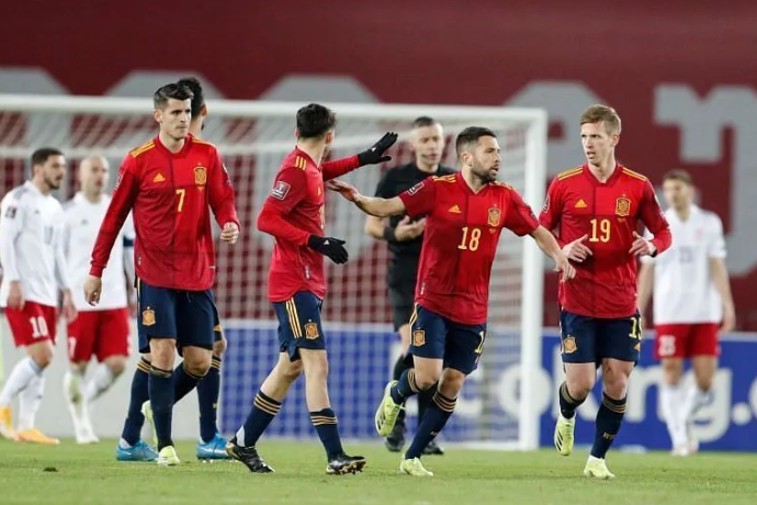  维罗纳替补建功显奇效，艰难取胜提振士气  