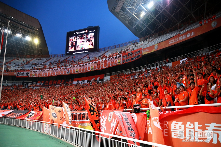 江南体育官方网站- 威尼斯主场氛围火爆，上座率创赛季新高  