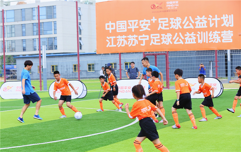 江南体育官方网站- 纽伦堡与社区合作开展青少年足球公益课程  